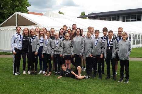 Medaljeregn og flot sæsonafslutning Swimteam Neptun