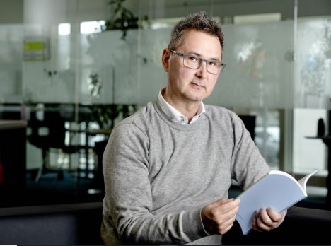 Lad nu de butiksansatte slippe for mundbind