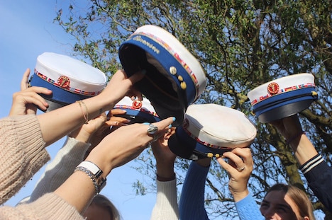 Faldt ud af studentervogn