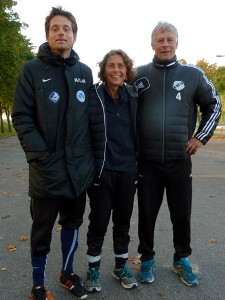 Drenge og piger på succesfuld fodboldlinje