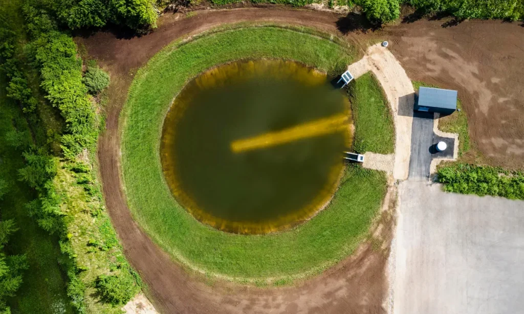 Aage Vestergaard Larsen investerer 8 millioner i banebrydende regnvandsanlæg – forhindre udledning af mikroplast
