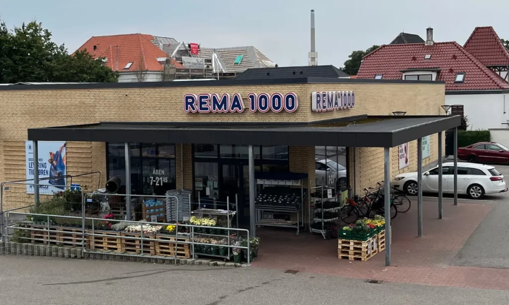 Mand skabte uro i Rema 1000: Bed af brød fra bagerafdelingen, sprøjtede chili i butikken og spyttede ansat i ansigtet