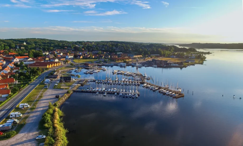 Alle fire bronzeskulpturer fra kunstprojektet Godtfolk stjålet fra Mariager i nat