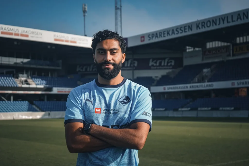 Svensk-irakisk angriber er skiftet til Randers FC på fireårig kontrakt