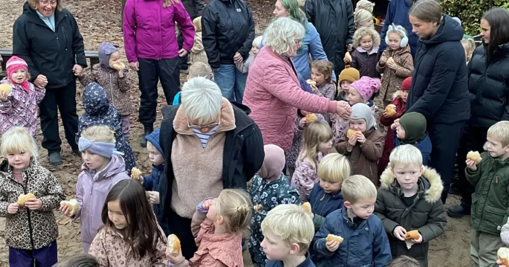 Seks børnehuse og dagplejer gik sammen om en uge fyldt med kreativitet og hjælpsomhed –  samlede over 130.000 kroner ind til Knæk Cancer