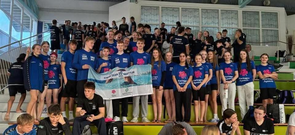 Swimteam Neptun fejrede medaljer, klubrekorder og sammenhold ved Regionsmesterskaberne i Midtjylland
