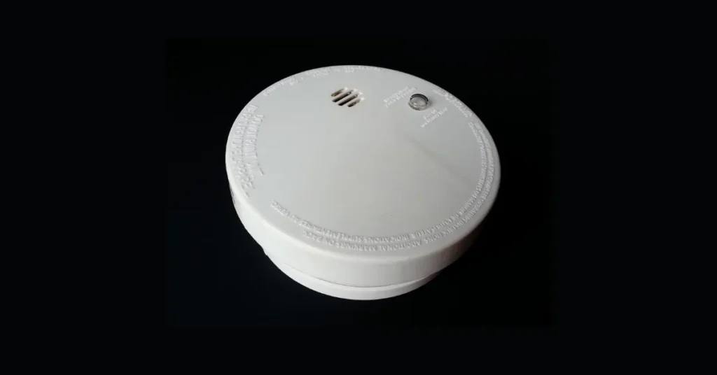 Brandkadetter går på julemission i Vangdalen: Gratis røgalarmer til beboerne