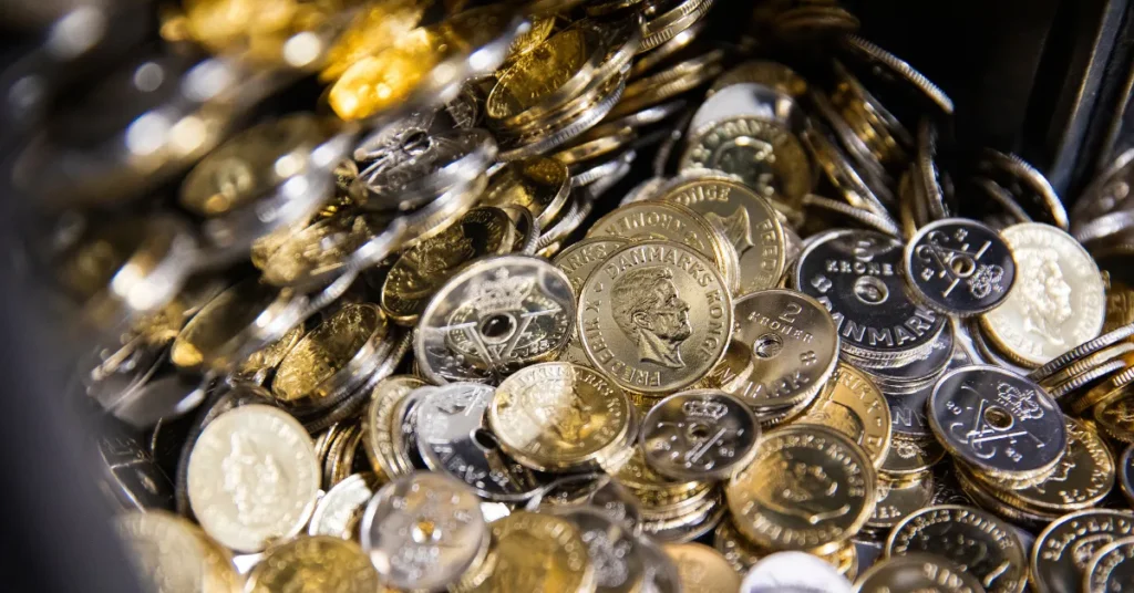 Nu er de nye mønter med Kong Frederik på vej ud: Dukker op i butikkerne fra i dag