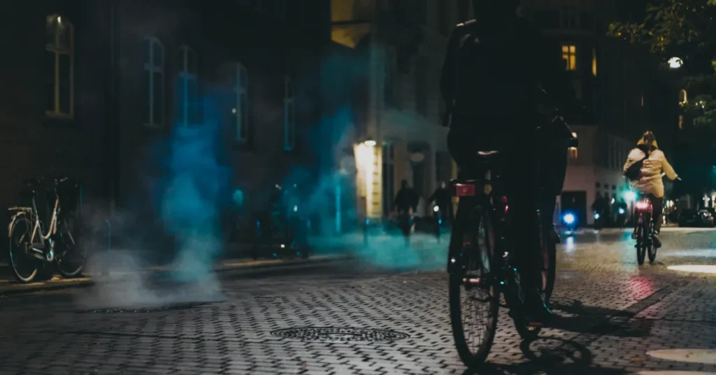 Det skaber utryghed når cyklister kører uden lys: Rådet for Sikker Trafik minder om regler og bøder