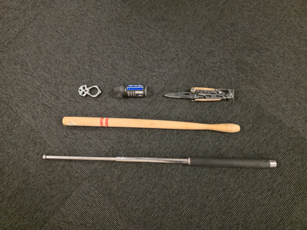 Kontrol i kiosker afslører våben, stoffer og ulovlige nikotinposer – 138 ud af 140 havde problemer