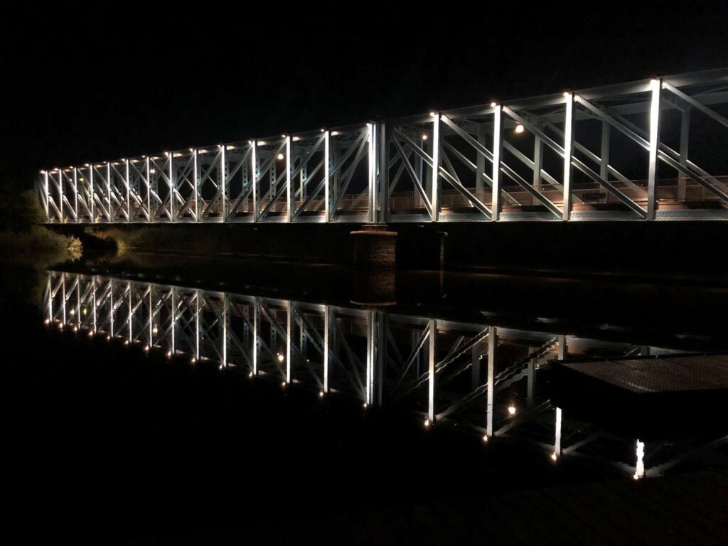 Ro til fisk og dyreliv: Den Blå Bro dæmper lyset om natten for at hjælpe fisk i Gudenåen