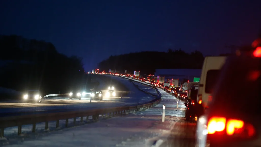 Uheld på E45 ved Randers spærrer et spor