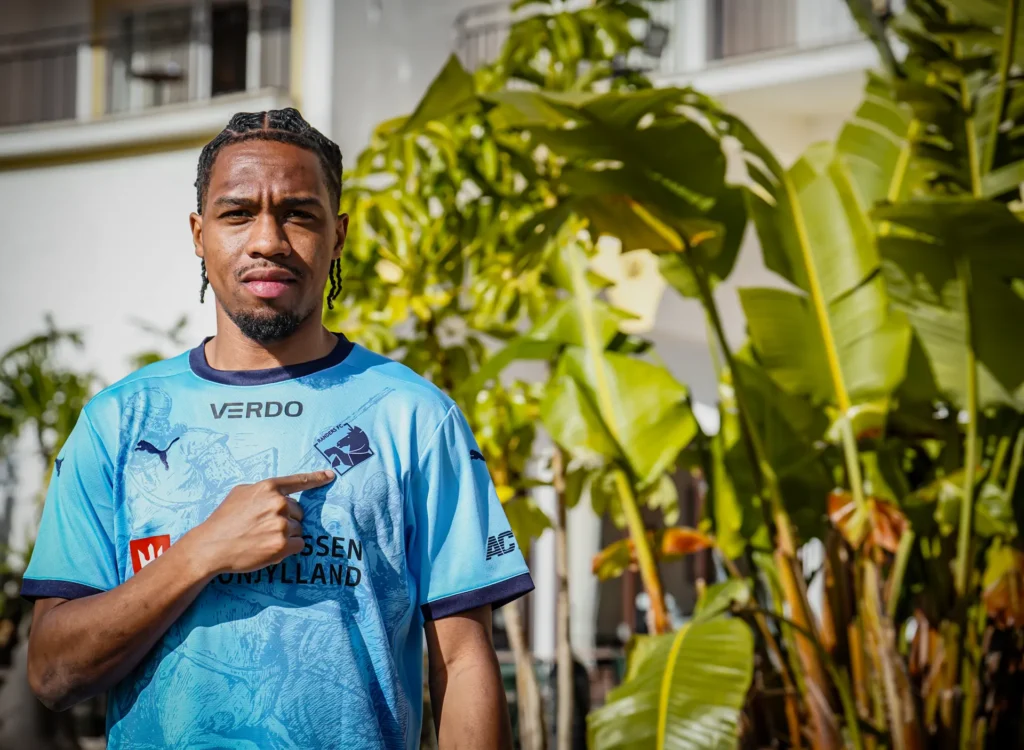 Randers FC henter ny angriber: Warren Caddy skriver kontrakt til 2029