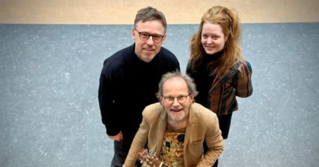 Randers Bibliotek inviterer til eftermiddagssang med vinterlys og forårshåb