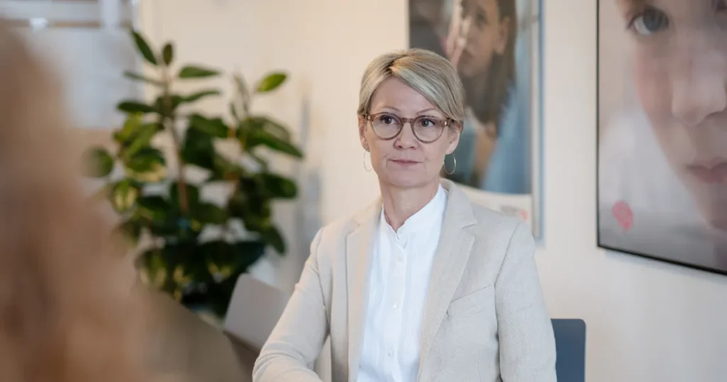 Psykiatrifonden: Familier presses helt ud til kanten af ventetider i børnepsykiatrien