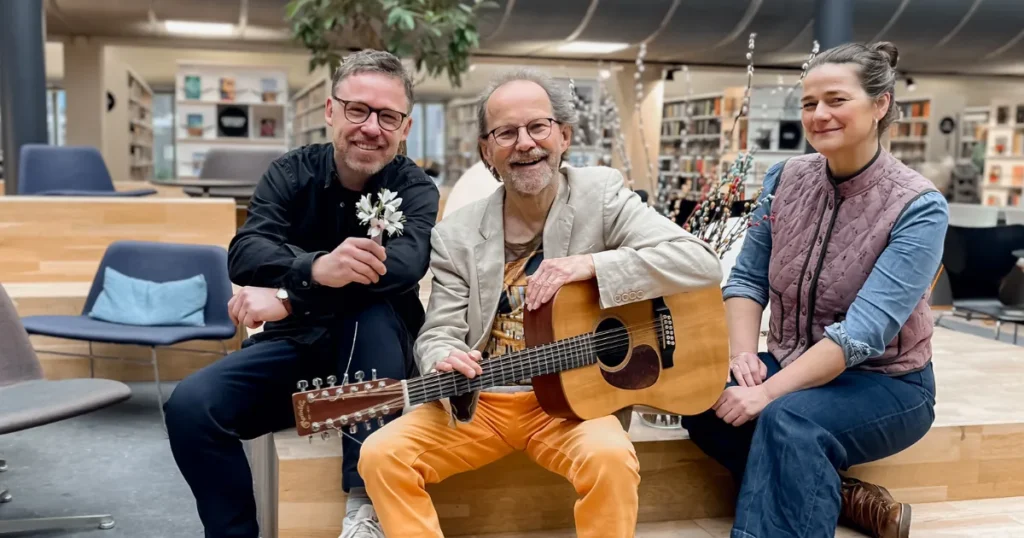 Randers Bibliotek inviterer til eftermiddagssang under glaspyramiden